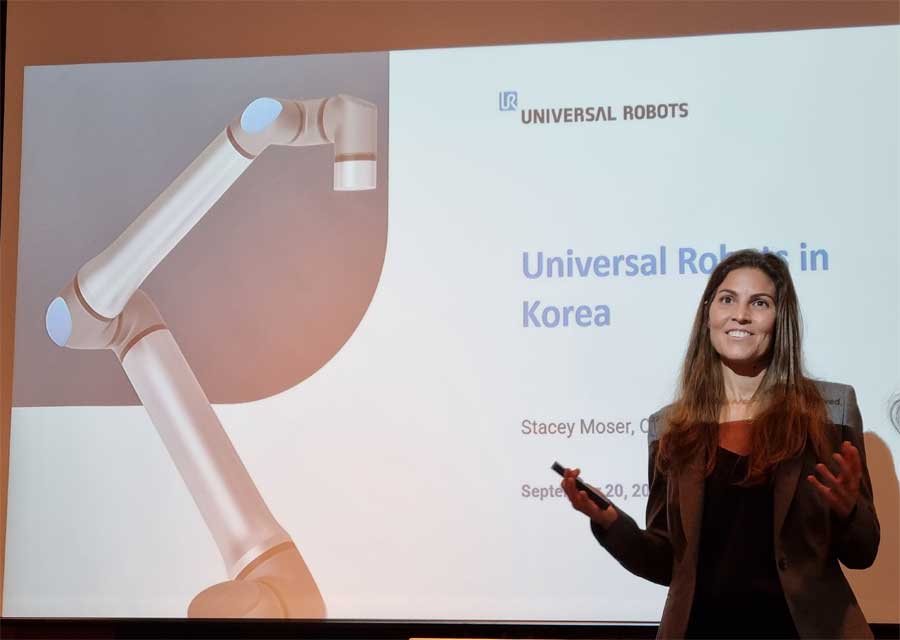 유니버설 로봇의 CCO 스테이시 모세르(Stacey Moser)