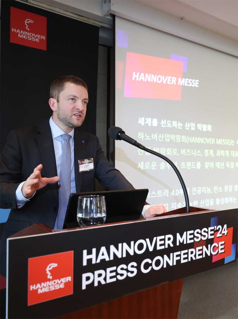 후베어투스 폰 몬쇼우 (Hubertus von Monschaw) 글로벌 이사