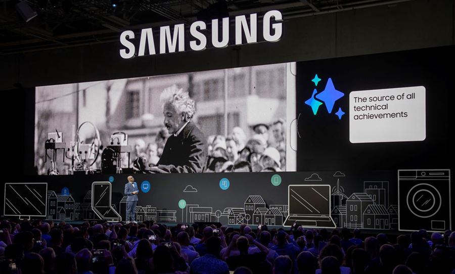 IFA 2024 프레스 컨퍼런스에 선보인 아인슈타인의 RFA 기조연설 장면 재생 시연