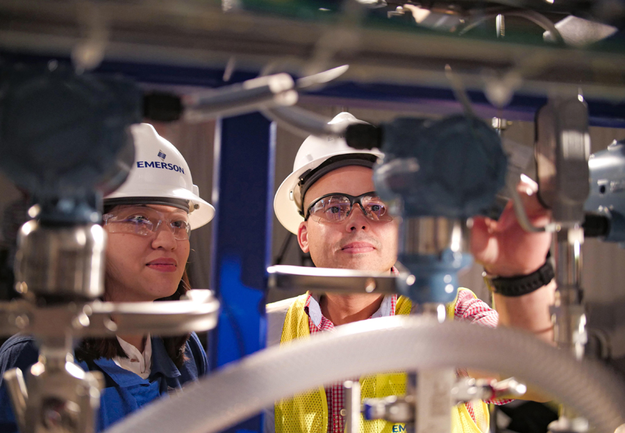 에머슨 엔지니어 이미지