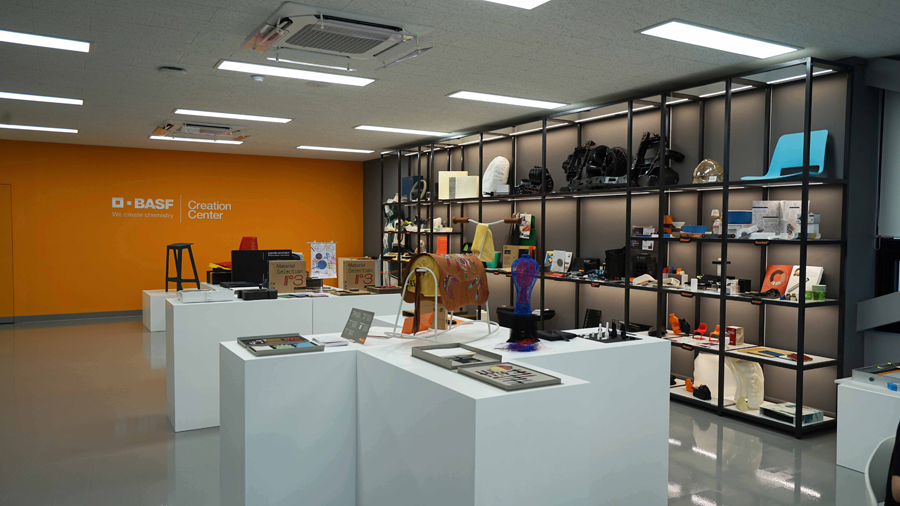 기능성 플라스틱 소재의 전문 지식과 컨설팅을 통합, 다양한 산업군의 제품 디자인 개발 및 공동 창작을 지원