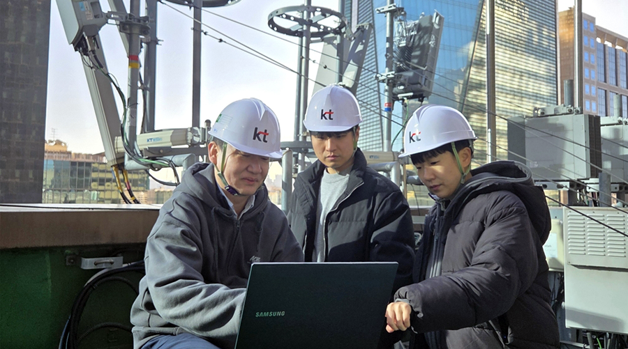 삼성전자-KT, 상용망서 ‘AI-RAN’ 검증 성공… “AI가 개인별 통신 품질 맞춰준다” 삼성전자-KT, 상용망서 ‘AI-RAN’ 검증 성공… “AI가 개인별 통신 품질 맞춰준다”