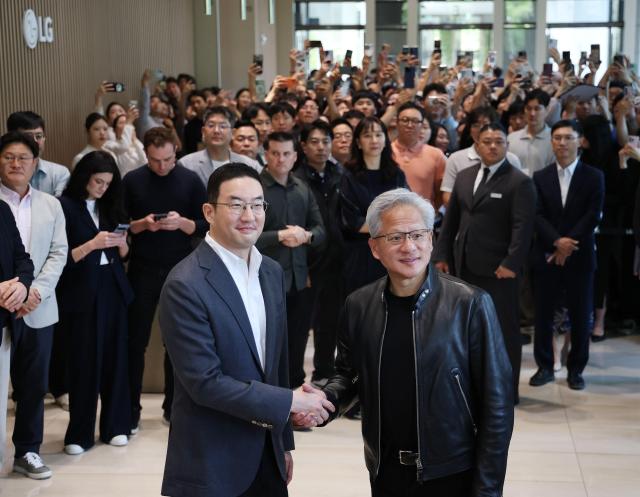 LG그룹, 엔비디아와 손잡고 피지컬 AI 생태계 구축 나선다 LG그룹, 엔비디아와 손잡고 피지컬 AI 생태계 구축 나선다