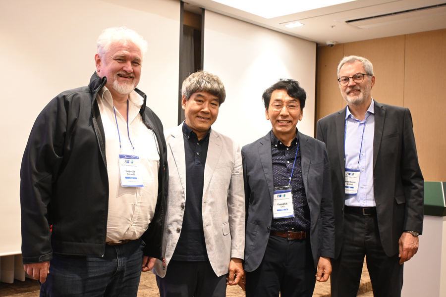 왼쪽부터 권터 스텐들 PI Committee B 의장, 송석순 KPA 이사, 차영식 KPA 회장, 자버 슈미트 PI 글로벌 회장