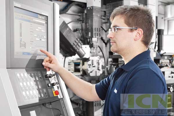 Bihler의 서보 제어 RM-NC 스탬핑 및 성형 기계, B&R 자동화 기술을 갖추다.